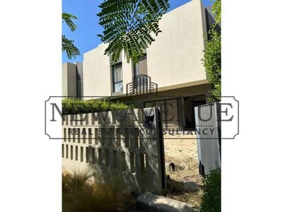 Fully finished Townhouse middle for sale in Burouj- shorouk city, Bua 165sqm, 3 bedrooms, 3 bathrooms