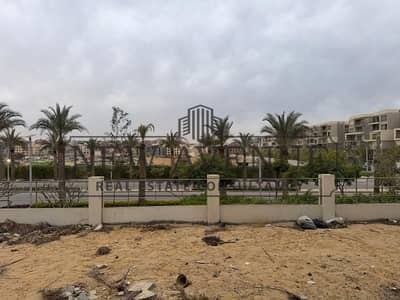 منزل عائلي بموقع متميز وحديقة خاصة مطلة مباشرة على مناظر طبيعية خلابة للبيع في بالم هيلز القاهرة الجديدة Palm Hills New Cairo