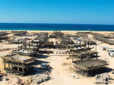 شاليه  مع حديقه متشطب بالتكيفات - للبيع في سيلفر ساندز (سيلفر تاون) الساحل الشمالي من تطوير شركة أورا -  Silver Sands
