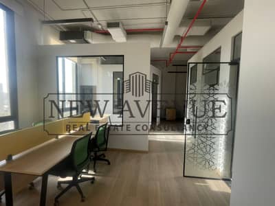 مكتب إداري أرضي مشطب بالكامل ومفروش للإيجار في ديستريكت 5  القاهره الجديده  district 5 New Cairo
