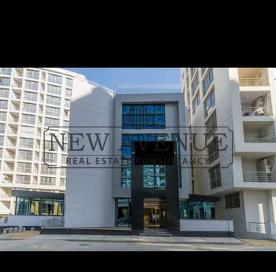 مكتب اداري 953 متر + 276 متر مساحة خارجية للايجار علي الطريق الدائري القطاميه  Ring Road Katameya