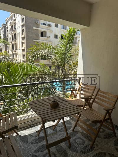 شقة متشطبة مساحة كبيرة و فيو مميز علي حمام سباحة  تاج سلطان taj city taj sultan