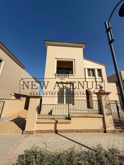 Up town cairo Stand alone 472 sqm Under market price in up town Cairo for sale , ready to move ,golf view  , facing north , fully finished