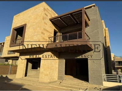 للبيع في تاج سيتي  Taj City منطقة T  فيلا مستقلة جاهزة للاستلام بموقع مميز وإطلالة على اللاندسكيب