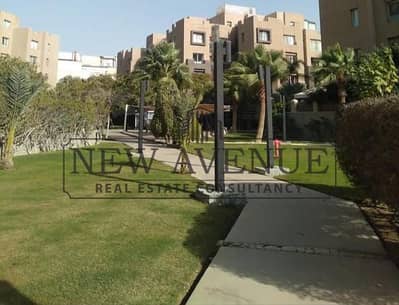 شقه كامله التشطيب للبيع فىى ذا فالىدج  كومبوند at the village استلام فوري بموقع متمييزقريبه من الجامعه الامريكيه جاهزه للسكن  سعر مميز