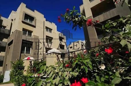 شقه كامله التشطيب للبيع فىى ذا فالىدج  كومبوند the village استلام فوري بموقع متمييز قريب من الجامعة الامريكية جاهزه للسكن  سعر مميز