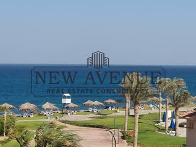 اقل سعر شاليه ٣ غرف متشطب بالكامل استلام فوري صف اول على البحر في لافستا السخنه بافضل سعر في السوق