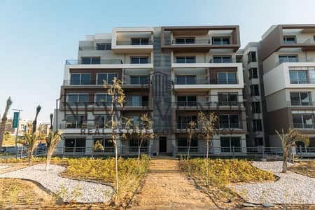 شقة متشطبة باقل مقدم تطل على  البحيرة  فى بالم هيليز  Palm Hills New Cairo