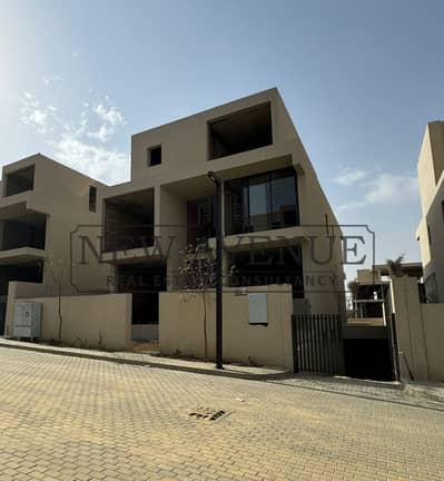 Standalone villa delivered - in Lake View Boutique compound
