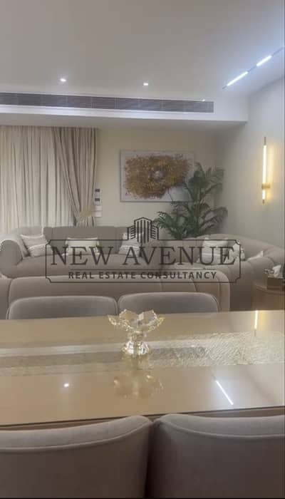 شقة ارضي جاهزة للاستلام متشطبة بالكامل في احسن موقع بسعر السوق في بالم هيلز capital gardens