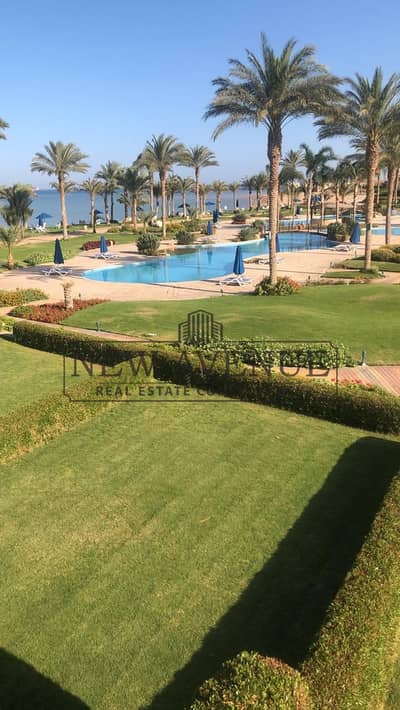 Resale twin house first row sea and pool view
