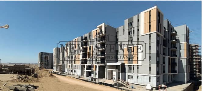شقة تطل على اللاندسكيب ومسطحات المائية استلام في Hap town  هاب تاون بارك فيو من تطوير حسن علام  بدون تشطيب