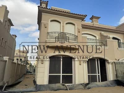 villa 4 bedrooms for Sale with very Prime Location under market price in EL Patio Oro
