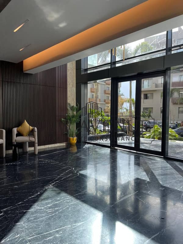 للبيع شقة بنتهاوس فندقي    Sodic Villette    في اميز موقع تطل علي اللاندسكيب و واتر فيتشرز في كومبوند سوديك ڤيليت