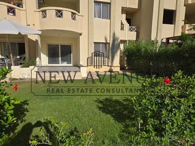 شاليه ارضي متشطب تسليم كامل بتراس يطل على حمام السباحة للبيع في ستيلا هايتس الساحل الشمالي Stella Heights north coast, مساحة 120 م مع 3 غرف و 2 حمام