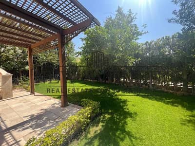 منزل تاون هاوس كورنر مُجهز بالكامل ومفروش بالكامل مع حديقة ومكيفات للبيع في لا روزاجاهز للتسليم الفوري La Rosa New Cairo