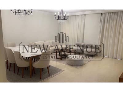 شقة متشطبة   تشطيبات كاملة فاخرة  مزودة بتكييف ومطبخ بالاجهزه IN 90 AVENUE  تطل على حمام السباحة ي كمبوند 90 أفنيو نيو كايرو  بجوار الجامعة الاميركية