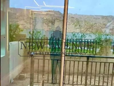 استلام فوري شقة أرضي بحديقة تشطيب كامل للبيع في تاج سيتي المنطقة T من تطوير مدينة مصر