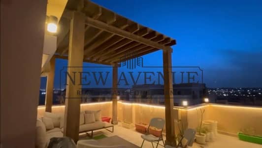للبيع بنتهاوس دوبلكس + رووف علي  تشطيبات المالك  المرحلة T في كمبوند تاج سيتي لTaj City New Cairo  امام مطار القاهره