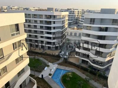 شقة كورنر جاهزة للاستلام بإطلالة مفتوحة على الحديقة بموقع مميز جدا للبيع في بلومفيلدز مرحلة كلسترز في مدينة المستقبل