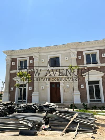 فيلا مساحة كبيره للبيع في ماونتن فيو هايد بارك التجمع   in Mountain View Hyde Park  New Cairo   استلام فوري إطلالة على ملعب جولف ضخم وهايد بارك