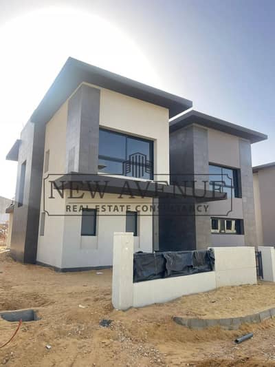 ڤيلا ستاندالون نوع  N   مقدم و اقساط للبيع في سيلينا سوان ليك    in selina swanlake residence لتجمع  في  اطلالة  مباشره عليWater Features