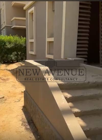 للبيع من المالك شقة ارضي نصف تشطيب  كمبوند  اكتوبر بلازا at October Plaza من سوديك موقع متميز جدا اطلالة مفتوحة  استلام فوري