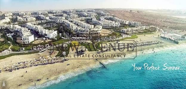 توين هاوس في ماونتن فيو  رأس الحكمة   Mountain View Ras El Hikma  موقع مميز على حمام السباحة مباشرة تشطيب كامل استلام فوري