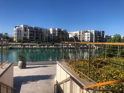 شاليه مفروش مع حديقة للبيع جاهز للاستلام موقع مميزعلى بعد 11 خطوة من اللاجون فيMarassi Marina مراسي مارينا الساحل الشمالي من Emaarإعمار