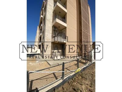 شقة بحرى جاهزة للسكن بإطلالة بانورامية مع حديقة خاصة في تاج سيتى القاهرة الجديدة  Taj city new cairo مساحة البناء ١٢٣ مترًا مربعًا و حديقة 100 متر