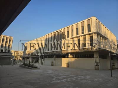 عيادة للايجار متشطبة بالكامل فى ميفيداعلى البلازا