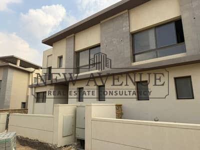 توين هاوس  في سوان ليك ريزيدنسز في مرحلة سكارليت Swan lake residence Scarlet  نصف تشطيب جاهز للاستلام بإطلالة مفتوح امام الرحاب