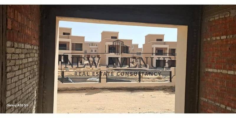 فيلا مستقلة جاهزة  للسكن بإطلالة مباشرة على البحيرة في تاج سيتي تاج فيل - القاهرة الجديدة  Taj city Taj ville من تطوير مدينة مصر