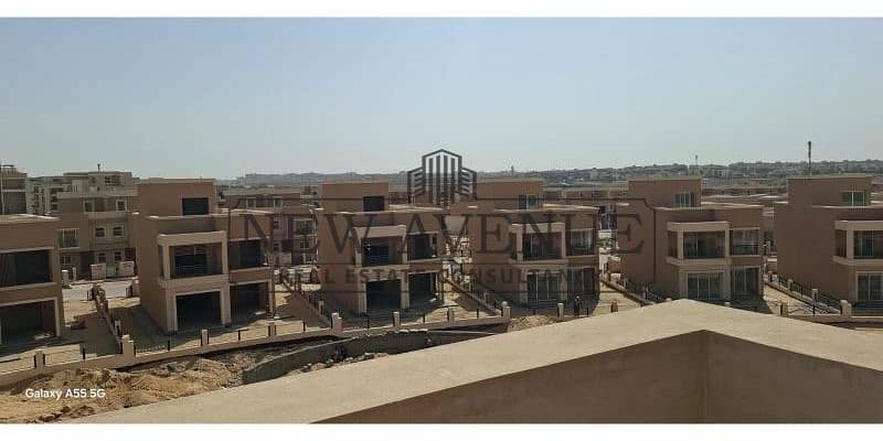 فيلا مستقلة جاهزة  للسكن بإطلالة مباشرة على البحيرة في تاج سيتي تاج فيل - القاهرة الجديدة  Taj city Taj ville من تطوير مدينة مصر