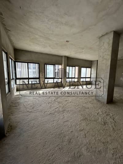 Ground Floor high ceiling office – Prime Location