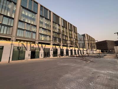 معرض تجاري 215م علي التسعين الجنوبي مباشرة