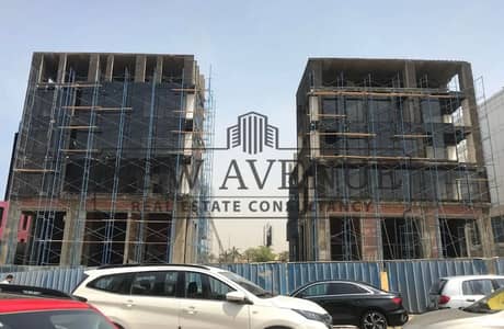 محل تجاري للبيع مباشرةً على شارع التسعين الشمالي