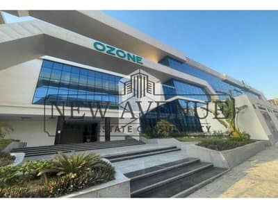 عياده أرضي مشطبه بالتكييفات في  أوزون القاهره الجديده Ozone New Cairo