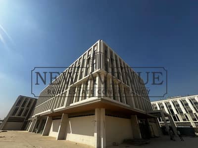 مكتب كورنر بموقع متميز للإيجار في ذا بليس القاهره الجديده  the place New Cairo
