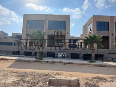 محل تجاري 72م بموقع مميز في VGK مول التجمع