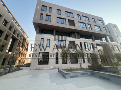 مكتب بمساحة ١٨٣  متر مربع للبيع في district 5 من شركه marakez  – القاهرة الجديدة  مع مقدم 10% وإمكانية التقسيط علي 7 سنوات
