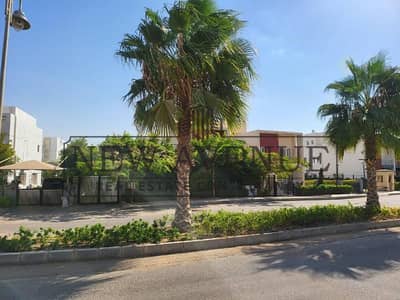 Town house -4bedroom-ready to move- prime location-fully finished(super lux )in Madinaty