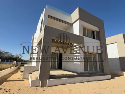 Ready to move Standalone Villa in the Best Location Directly on the Central Park With Best Price in Hyde Park.
