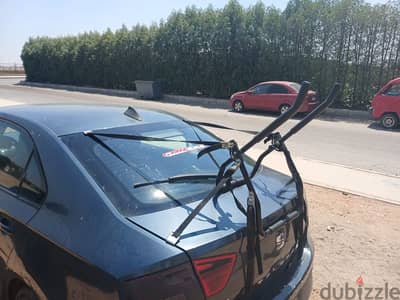حامل عجل علي العربيات