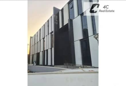 Administrative office for rent 135m ultra super lux finishing with ACs direct view on South 90 Street in Hyde Park Fifth Settlement New Cairo