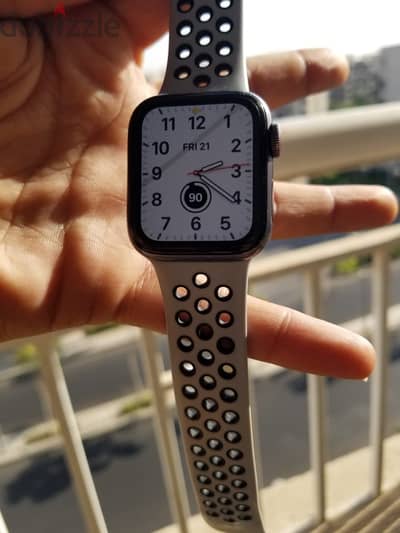 Apple Watch se 1st generation size 40mm 2020 esim version