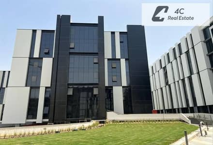 Administrative office with Dp & installments ultra super lux finishing view South 90 Street in Hyde Park Fifth Settlement New Cairo near Sodic