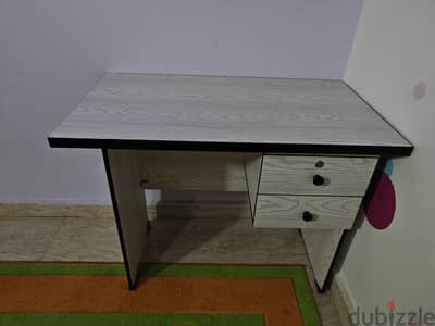مكتب للدراسة. 100x55