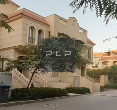 Townhouse for sale below market price, resale, ready to move, fully finished with furniture and appliances in Villino Compound, in front elrahap