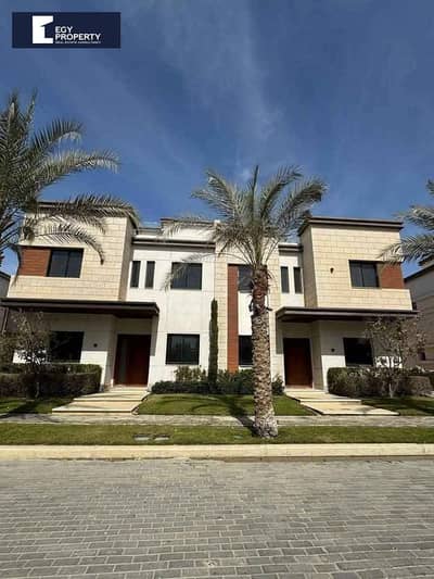 فيلا 4 غرف بموقع خيالي تطل علي اكبر مساحات خضراء بسعر مميز للبيع في ازار - القاهرة الجديدة